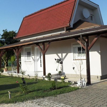 Ferienhaus Am Plattensee Balatonmáriafürdő Eksteriør billede