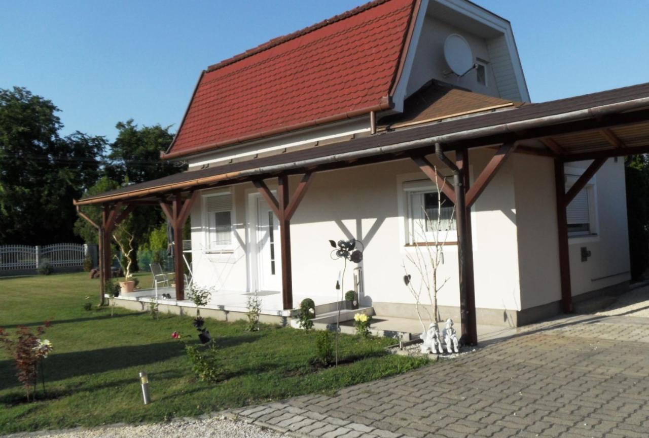 Ferienhaus Am Plattensee Balatonmáriafürdő Eksteriør billede