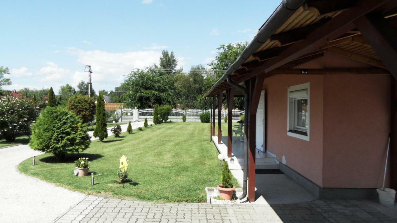 Ferienhaus Am Plattensee Balatonmáriafürdő Eksteriør billede